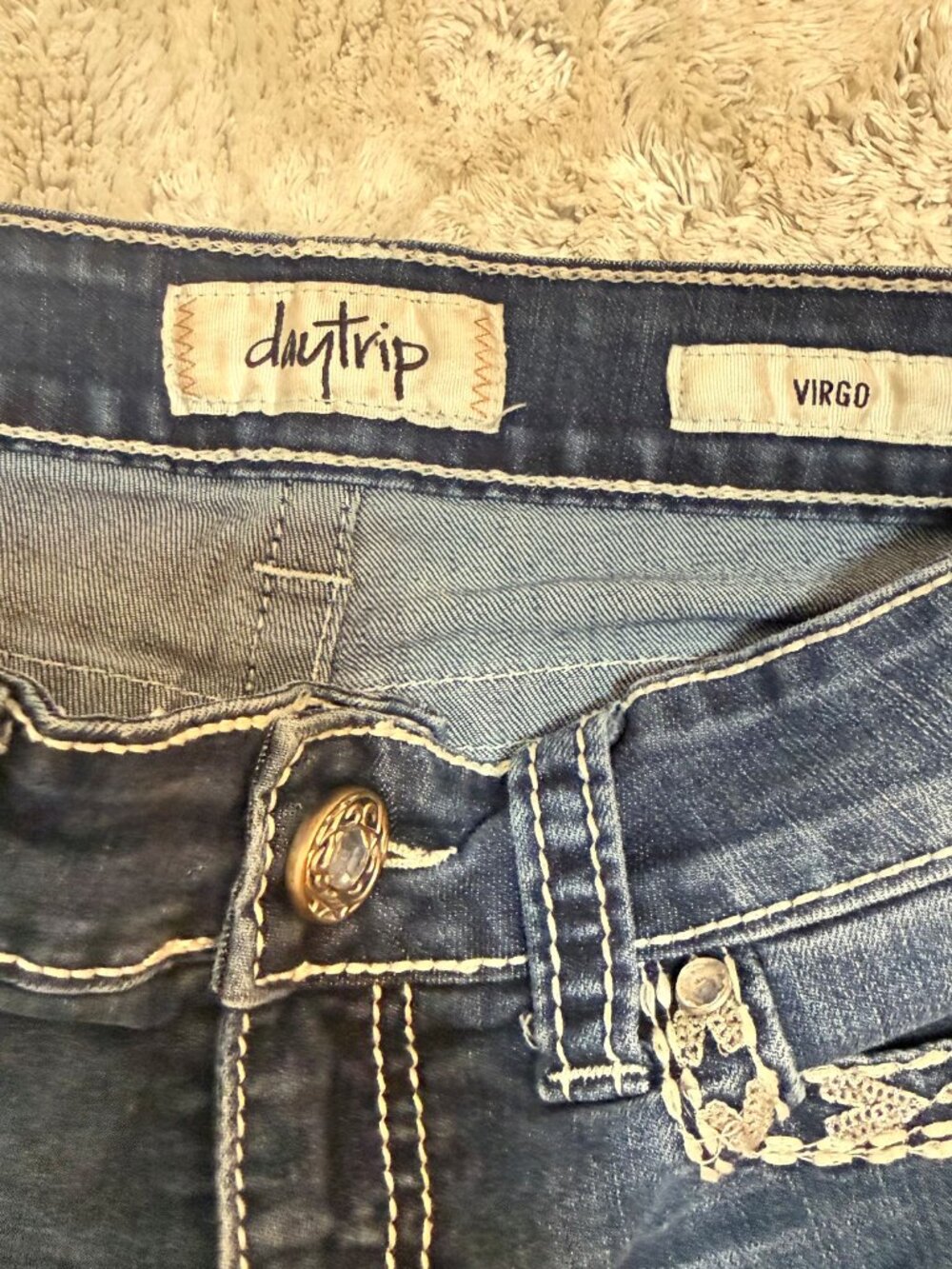 daytrip Virgo Jean Shorts - Picture 3 of 5
